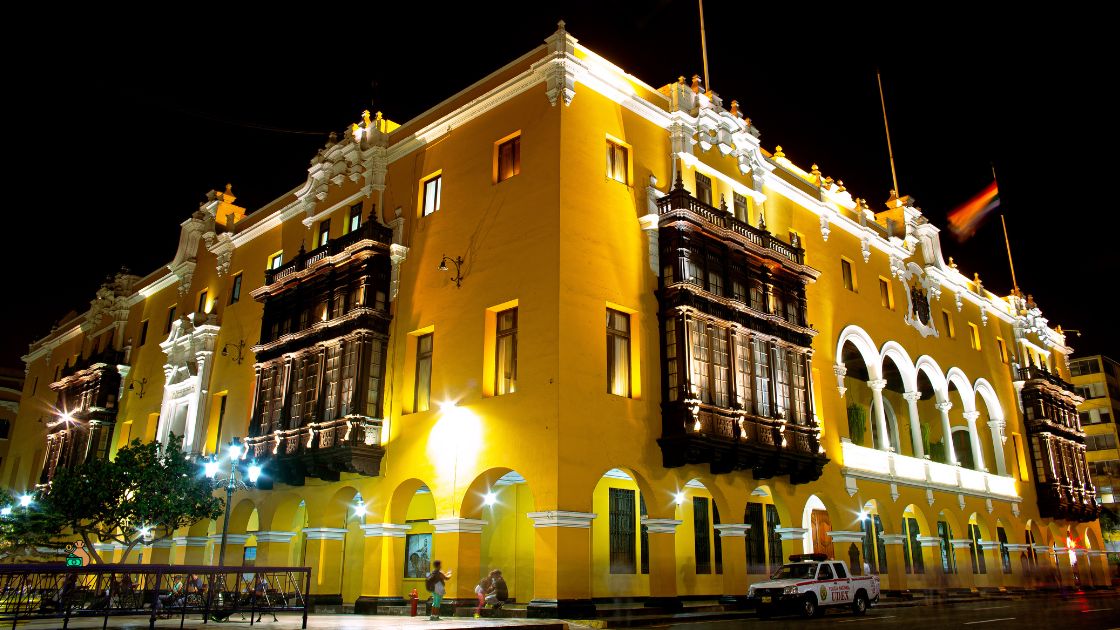 Empleo público en municipalidades del Perú